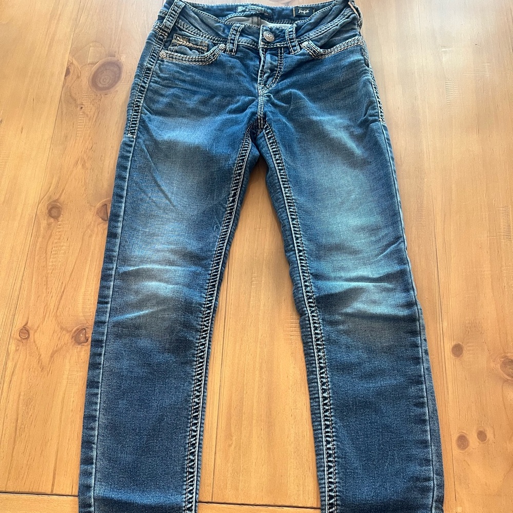 Silver brand blue jeans, distressed no holes, medium wash, skinny pencil cut